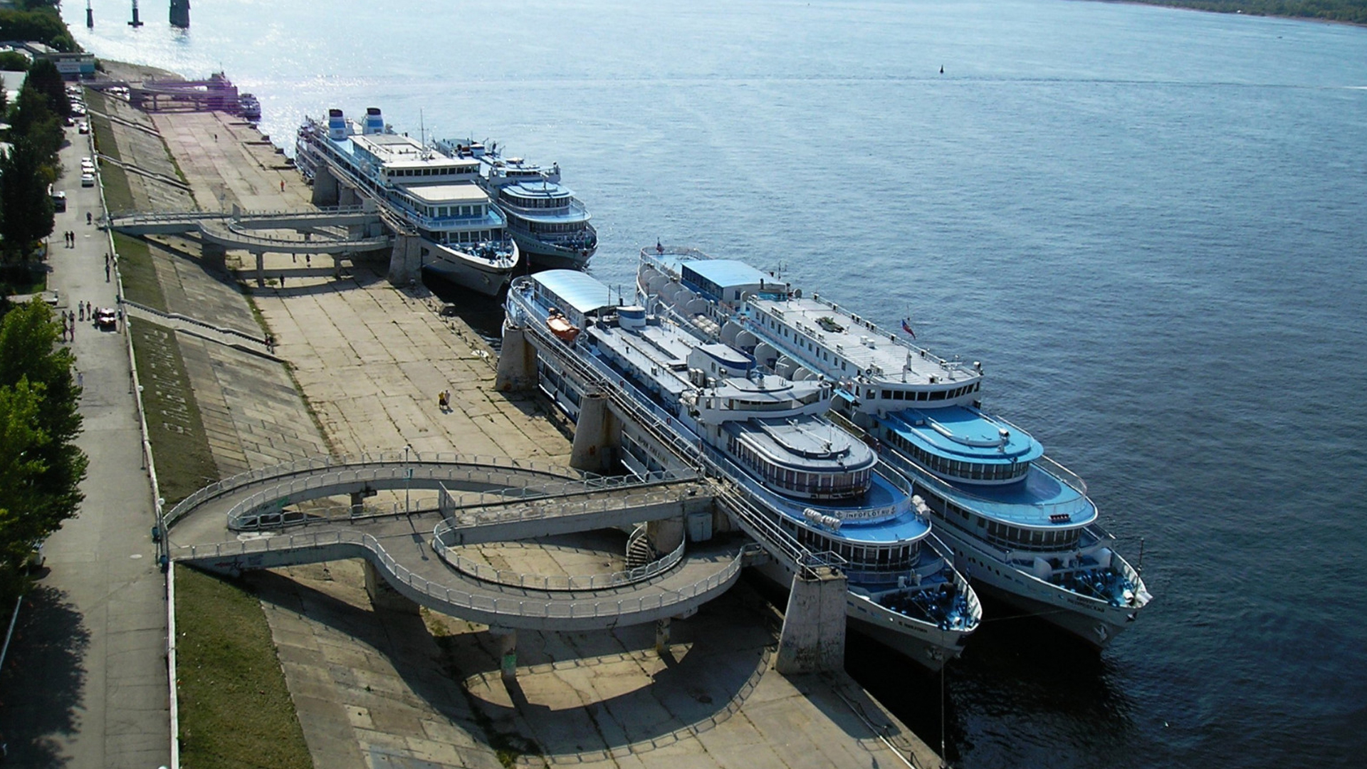 Туристические теплоходы